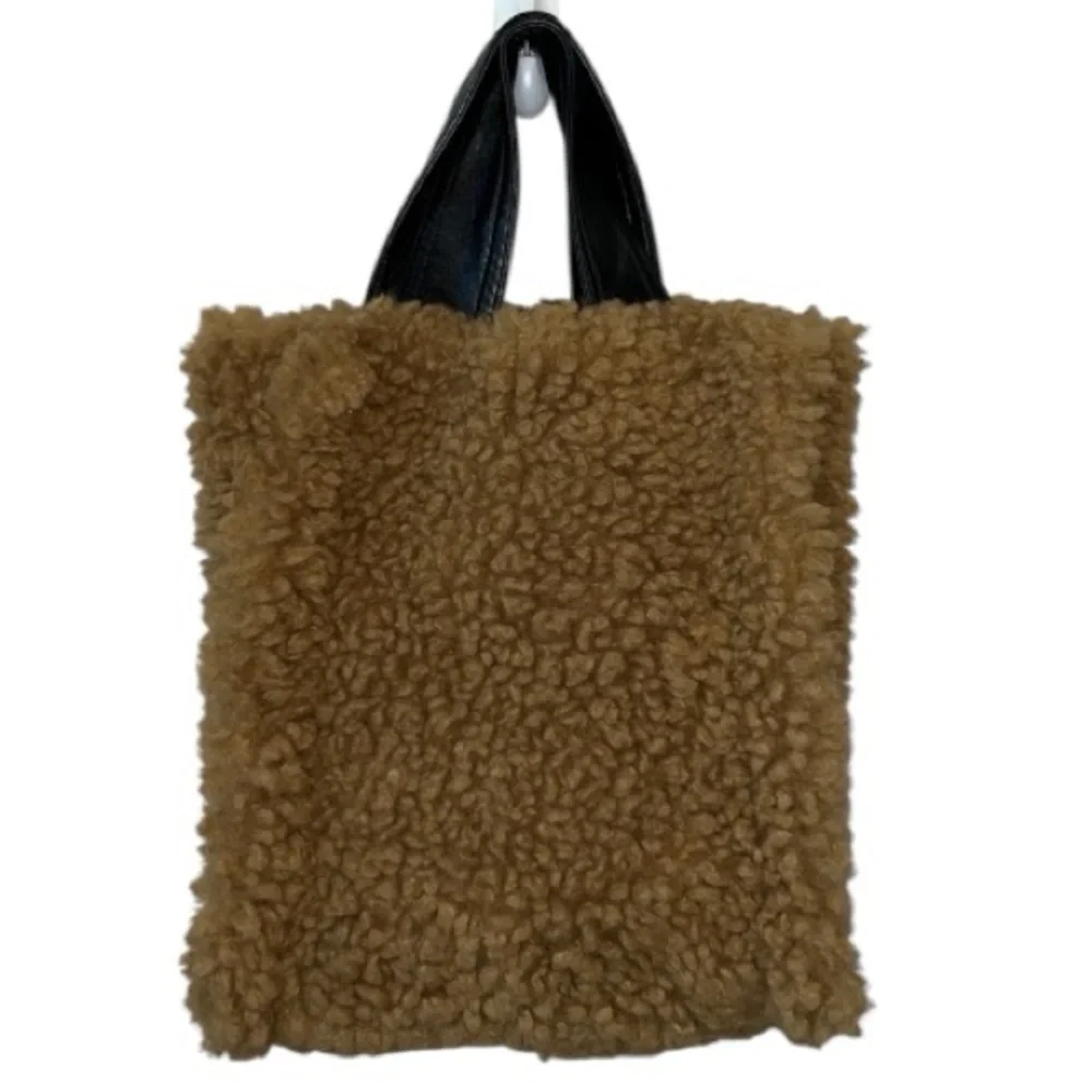 Stand Studio Leia Faux Fur Sherpa Tote Bag In Nougat